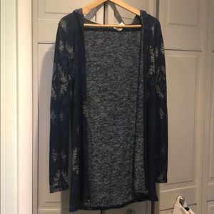 Hooded sweater, size S ( 3-5 Juniors)